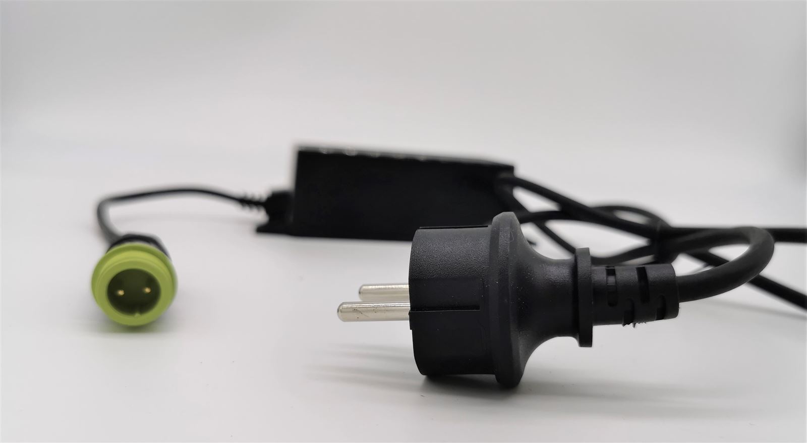 Worx WR155E (110) Netzteil / Ladegerät 100-240V/20V 90W WA3775 (Original)